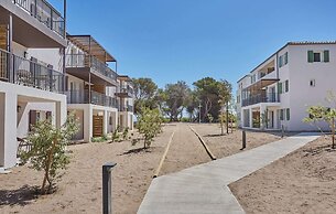 Apartment in Giens With Pool & Beach Access
