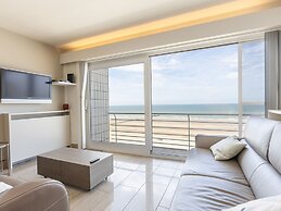 Spacious Apartment on the Seafront