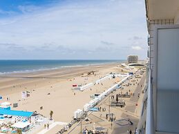 Spacious Apartment on the Seafront