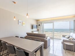 Spacious Apartment on the Seafront