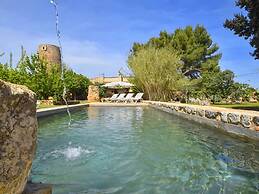 Finca in Sencelles With Pool and Garden