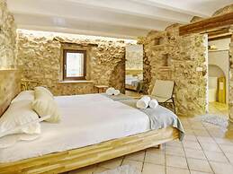 Finca in Sencelles With Pool and Garden
