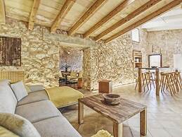 Finca in Sencelles With Pool and Garden