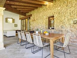 Finca in Sencelles With Pool and Garden