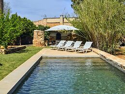 Finca in Sencelles With Pool and Garden