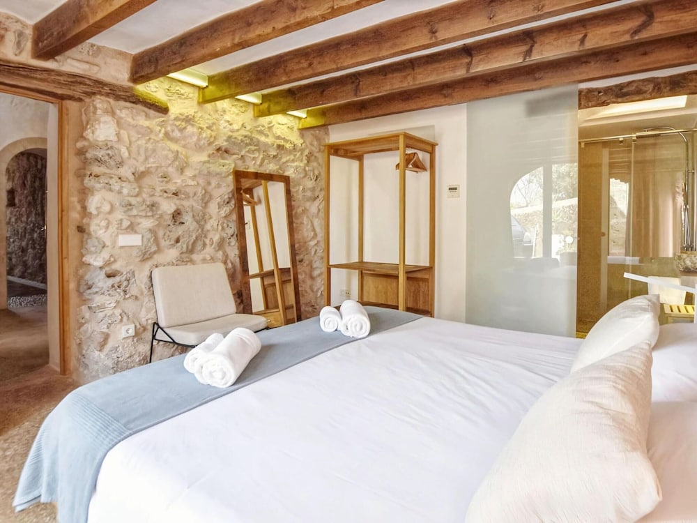 Finca in Sencelles With Pool and Garden