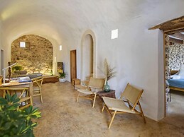 Finca in Sencelles With Pool and Garden