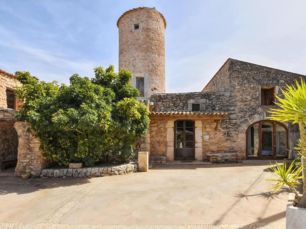 Finca in Sencelles With Pool and Garden