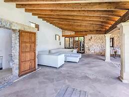 Finca in Sencelles With Pool and Garden