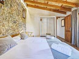 Finca in Sencelles With Pool and Garden
