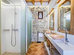 Finca in Sencelles With Pool and Garden