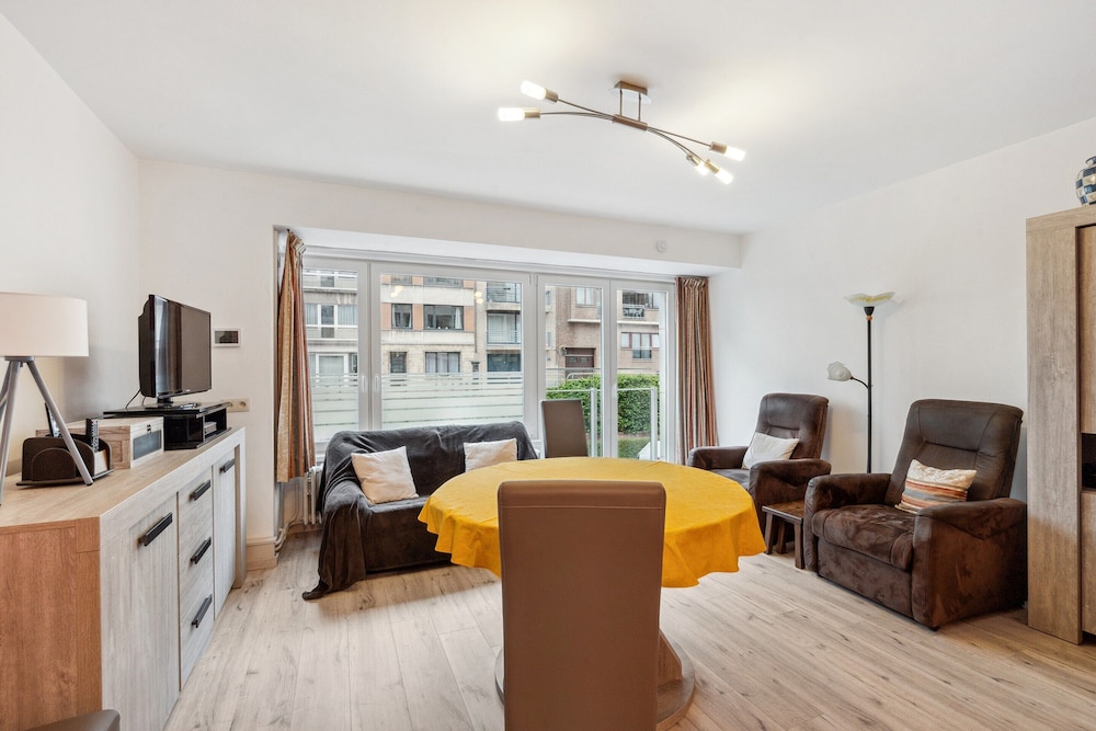 Bright 2-bedroom Apartment