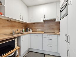 Bright 2-bedroom Apartment