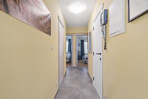 Bright 2-bedroom Apartment