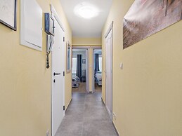 Bright 2-bedroom Apartment