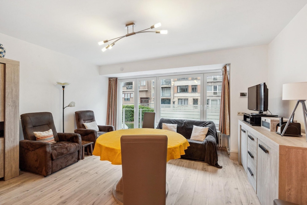 Bright 2-bedroom Apartment