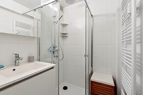 Bright 2-bedroom Apartment