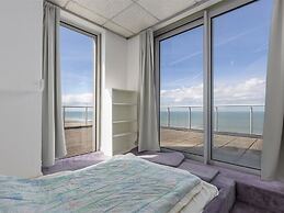 Apartment on Zeedijk With Sea Views