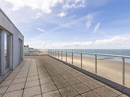 Apartment on Zeedijk With Sea Views