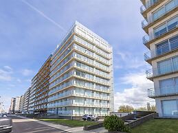 Apartment on Zeedijk With Sea Views