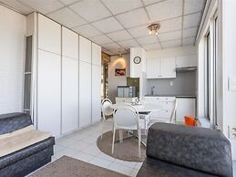 Apartment on Zeedijk With Sea Views