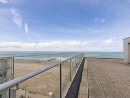 Apartment on Zeedijk With Sea Views