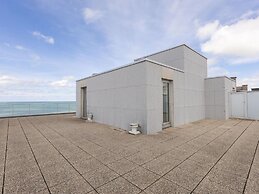 Apartment on Zeedijk With Sea Views