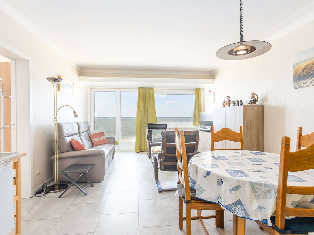 Nice Apartment With Shared Pool