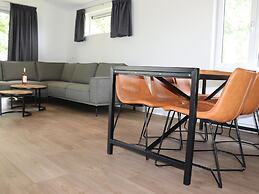 Chalet With Shared Pool Near Giethoorn