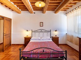 Country House in Marche With Pool & Views