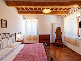 Country House in Marche With Pool & Views