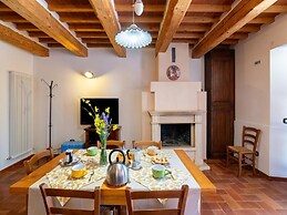 Country House in Marche With Pool & Views