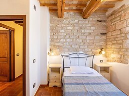 Country House in Marche With Pool & Views
