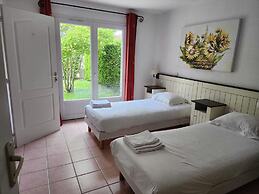 Spacious Villa With Garden and Pool