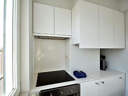Bright Flat With Bunk Beds