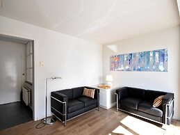 Bright Flat With Bunk Beds