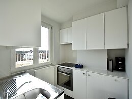 Bright Flat With Bunk Beds