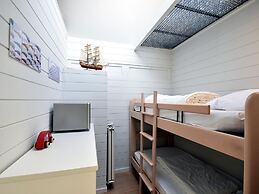 Bright Flat With Bunk Beds