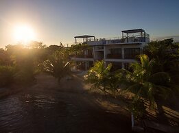 Oceanfront Sunset Gecko Condo - Ground Floor 1B