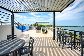 Oceanfront Sunset Gecko Condo - Second Floor 2A