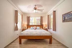 Lucky Duck Villa - Huge Beachfront Pool and Pier