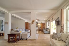 Lucky Duck Villa - Huge Beachfront Pool and Pier