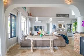 Luxury Oceanfront Villa w 2 Pools Beach Pier