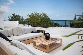 Balam Beach Villa - Modern 4bed Oceanfront w Pool