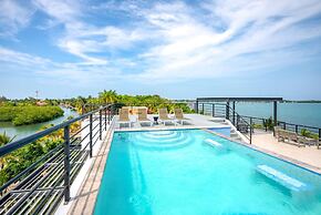 Oceanfront Sunset Gecko Condo - Second Floor 2B
