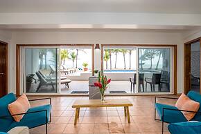 Private Oceanfront 4-bed Villa w Pool on Huge Lot
