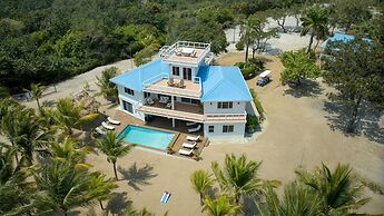 Private Oceanfront 4-bed Villa w Pool on Huge Lot