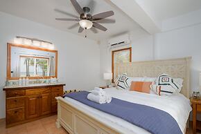 Private Oceanfront 4-bed Villa w Pool on Huge Lot