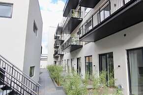 Townhouse Studio w Large Private Balcony
