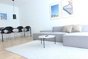 Great 2-bed w Balcony